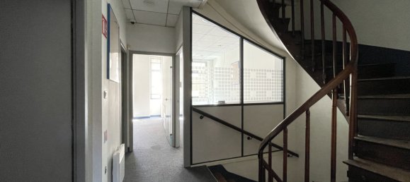 3 bedrooms Building in Confolens, France No. 282310 8