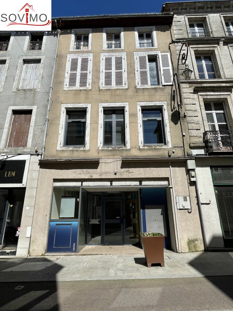 3 bedrooms Building in Confolens, France No. 282310