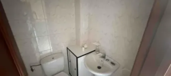 Apartamento de 3 dormitorios en León, Spain No. 187791 4