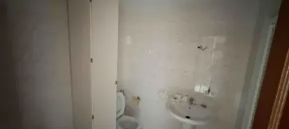 Apartamento de 3 dormitorios en León, Spain No. 187791 8