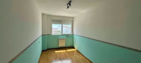 Apartamento de 3 dormitorios en León, Spain No. 187791 9