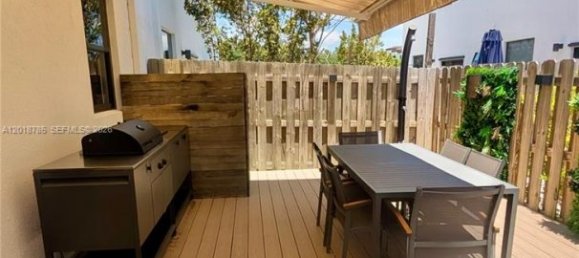 3 dormitorios dúplex en venta en Miami, Miami-Dade, Florida, USA № 614992 3