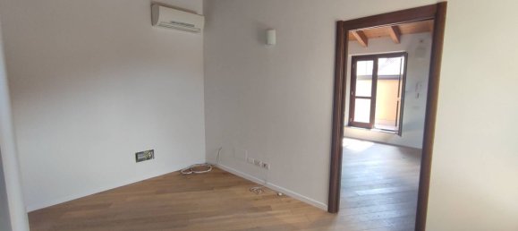 2-salle Penthouse à Turate, Italy No. 313814 8