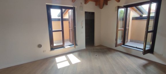 2-salle Penthouse à Turate, Italy No. 313814 5