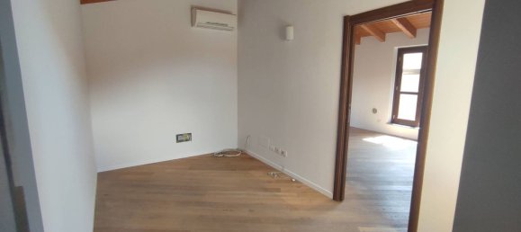 2-salle Penthouse à Turate, Italy No. 313814 9