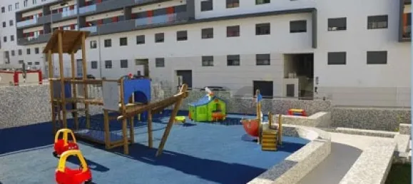 4 غرف نوم منزل ذو طابقين في Corroios, Portugal رقم 107700 22