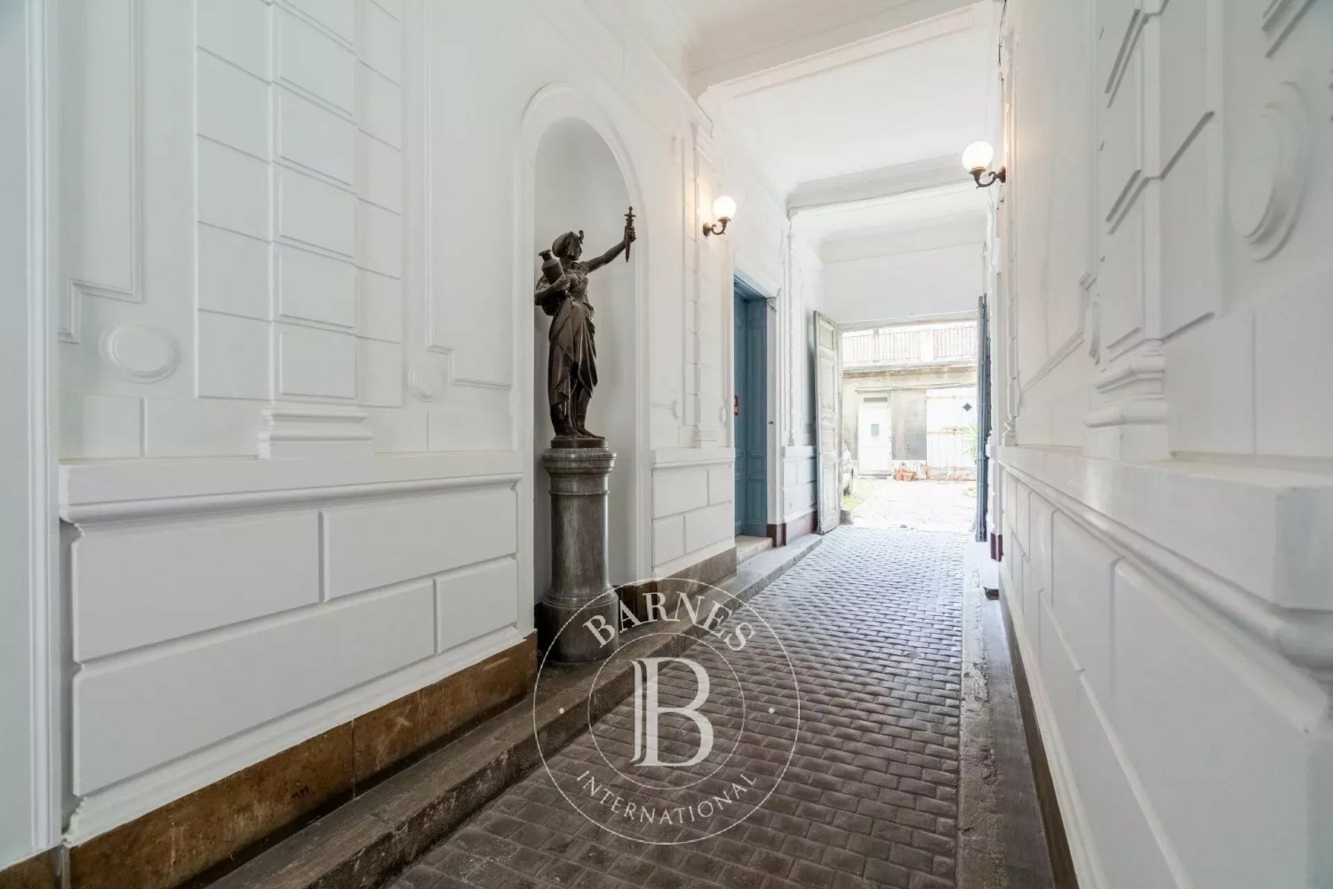 2 bedrooms Apartment in Marseille, France No. 291180