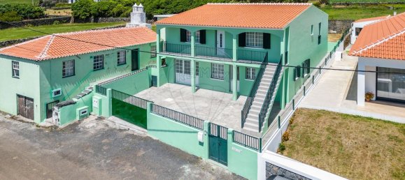 3 bedrooms House in Angra do Heroismo, Portugal No. 35499 5