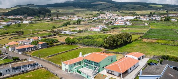 3 bedrooms House in Angra do Heroismo, Portugal No. 35499 6