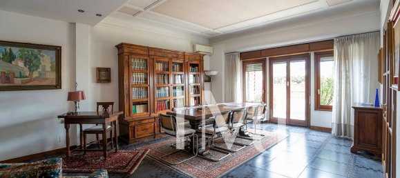 4 bedrooms Apartment in Milan, Italy No. 295737 2