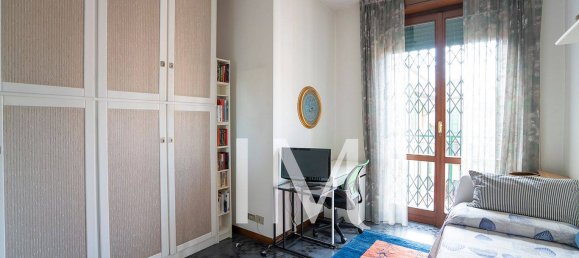 4 bedrooms Apartment in Milan, Italy No. 295737 13
