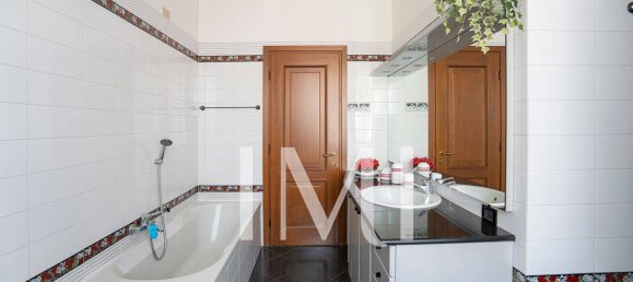 4 bedrooms Apartment in Milan, Italy No. 295737 41