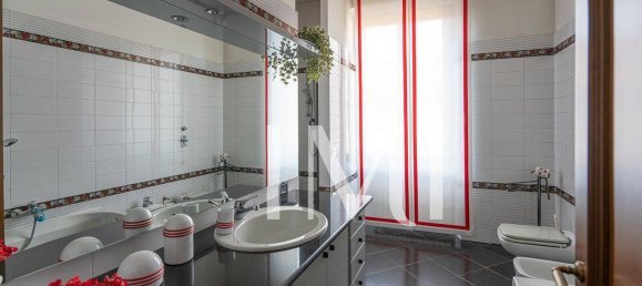 4 bedrooms Apartment in Milan, Italy No. 295737 40