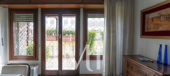 4 bedrooms Apartment in Milan, Italy No. 295737 25