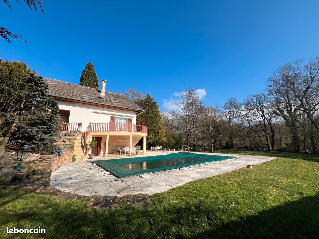 6 bedrooms House in Saint-Vulbas, France No. 207082