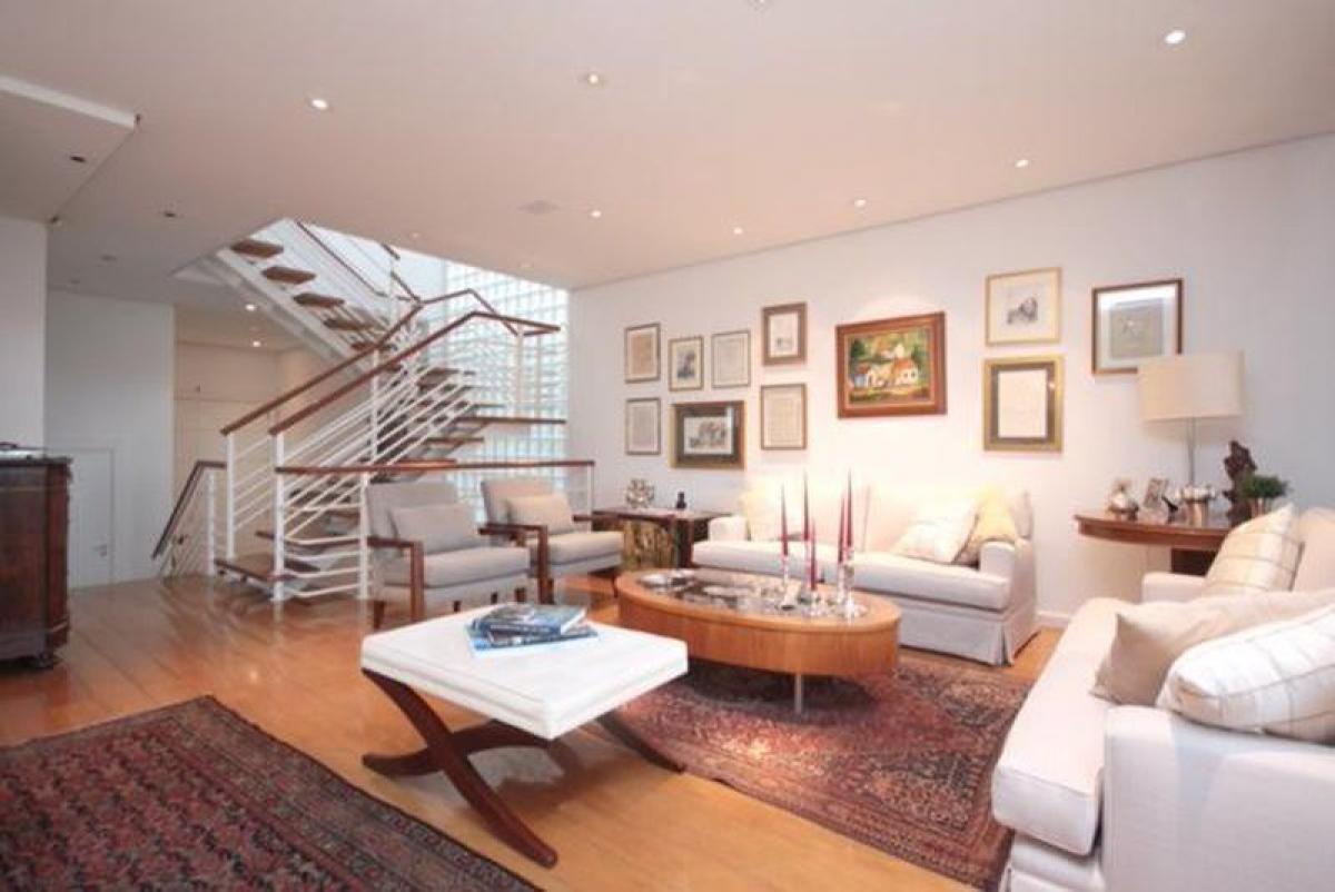 Casa de 4 dormitorios en Sao Paulo, Brazil No. 525467