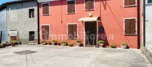 3 bedrooms House in Isola Rizza, Italy No. 301854 2