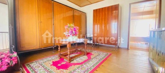 3 bedrooms House in Isola Rizza, Italy No. 301854 9