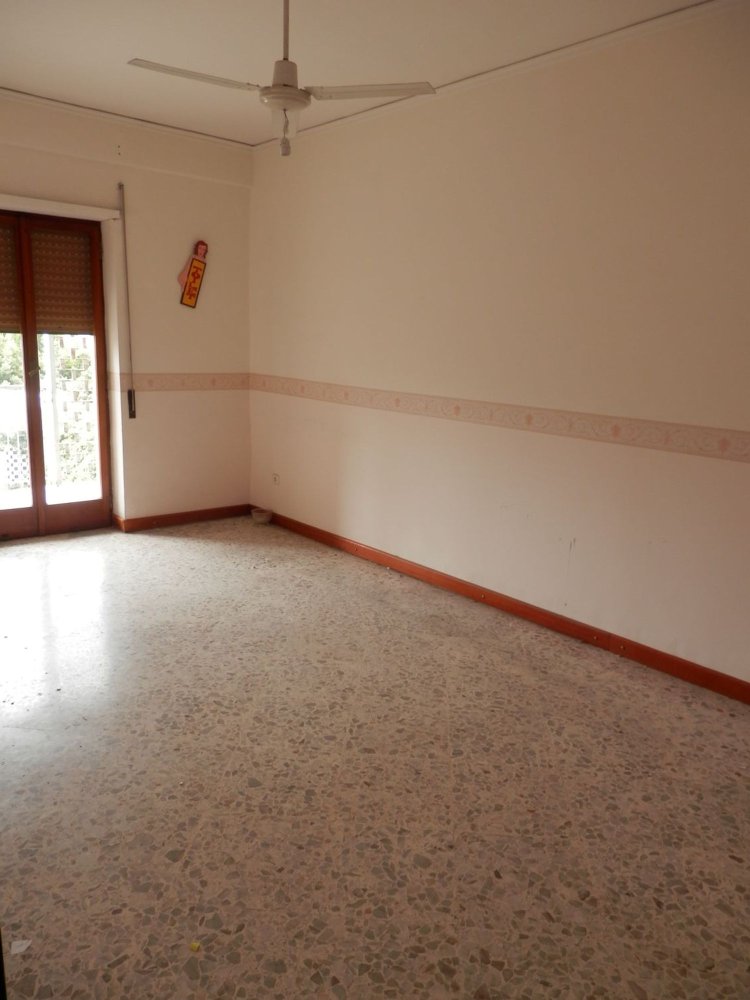 3 rooms Apartment in Caserta, Italy No. 255271