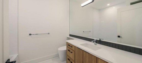 2 bedrooms House in British Columbia, Canada No. 245 5