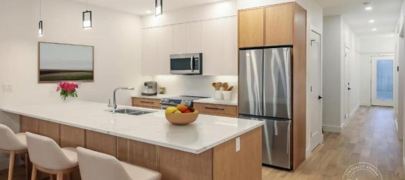 2 bedrooms House in British Columbia, Canada No. 245 2