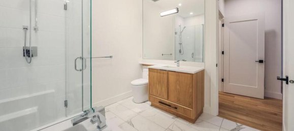 2 bedrooms House in British Columbia, Canada No. 245 7