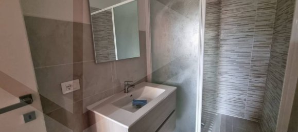 3-salle Appartement à Marino, Italy No. 22164 23