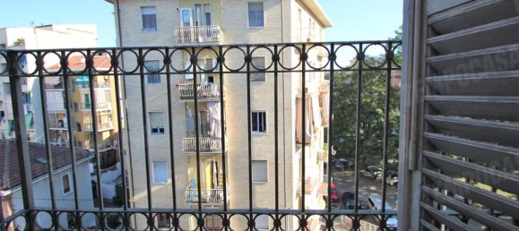 2 rooms Apartment in Turin, Italy No. 115074 2