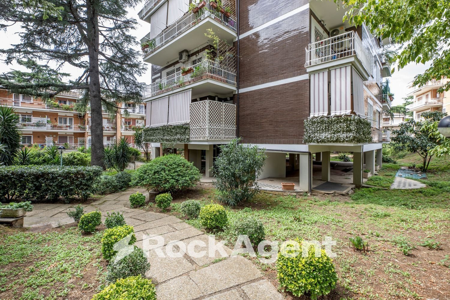 2 bedrooms Apartment in Rome, Italy No. 350434