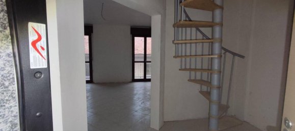 6 chambres Appartement à Bovisio Masciago, Italy No. 281714 3