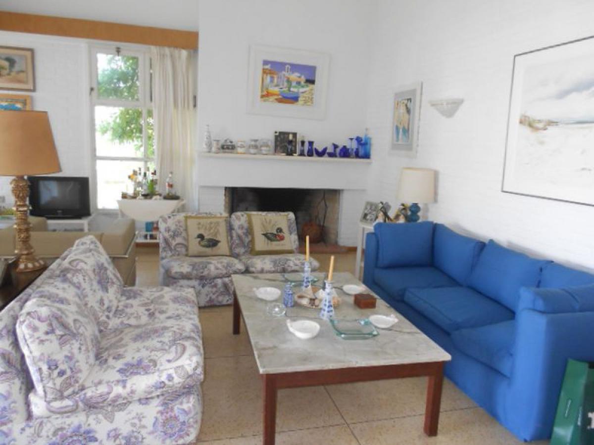 Дом с 4 спальнями в Мальдонадо, Уругвай № 3869