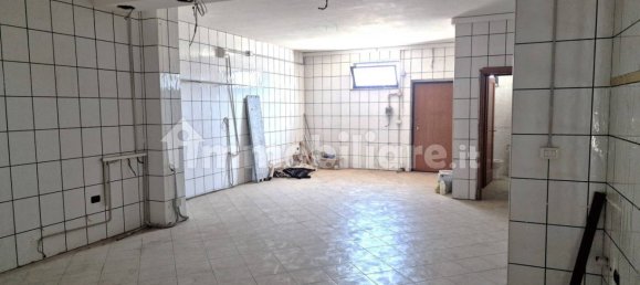 Propiedad comercial de 2 habitaciónes en Santa Maria Capua Vetere, Italy No. 280607 3