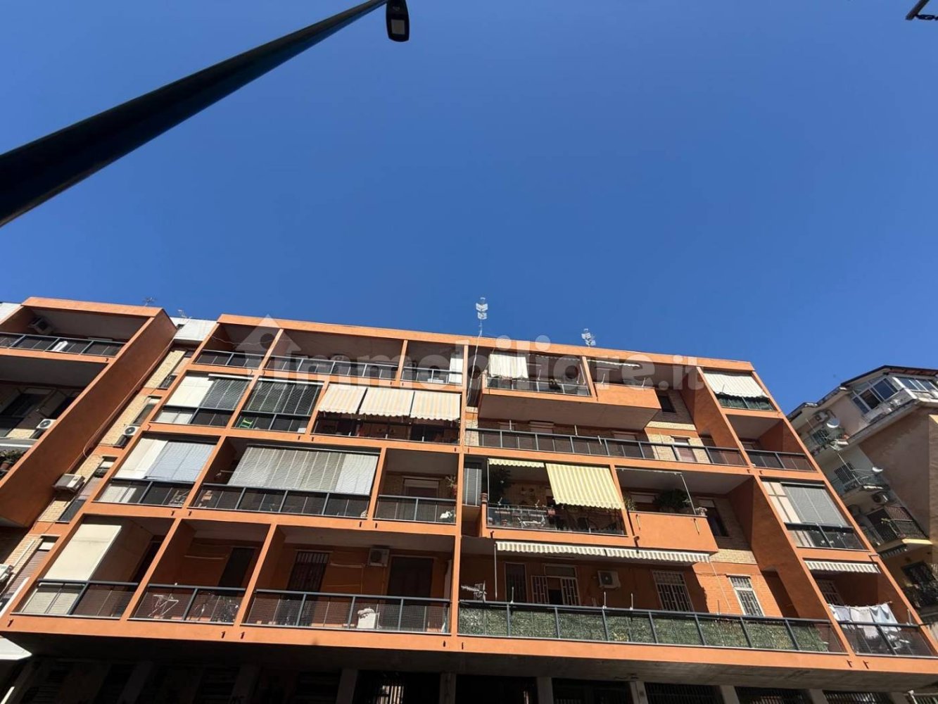 5 bedrooms Apartment in Naples, Italy No. 307769