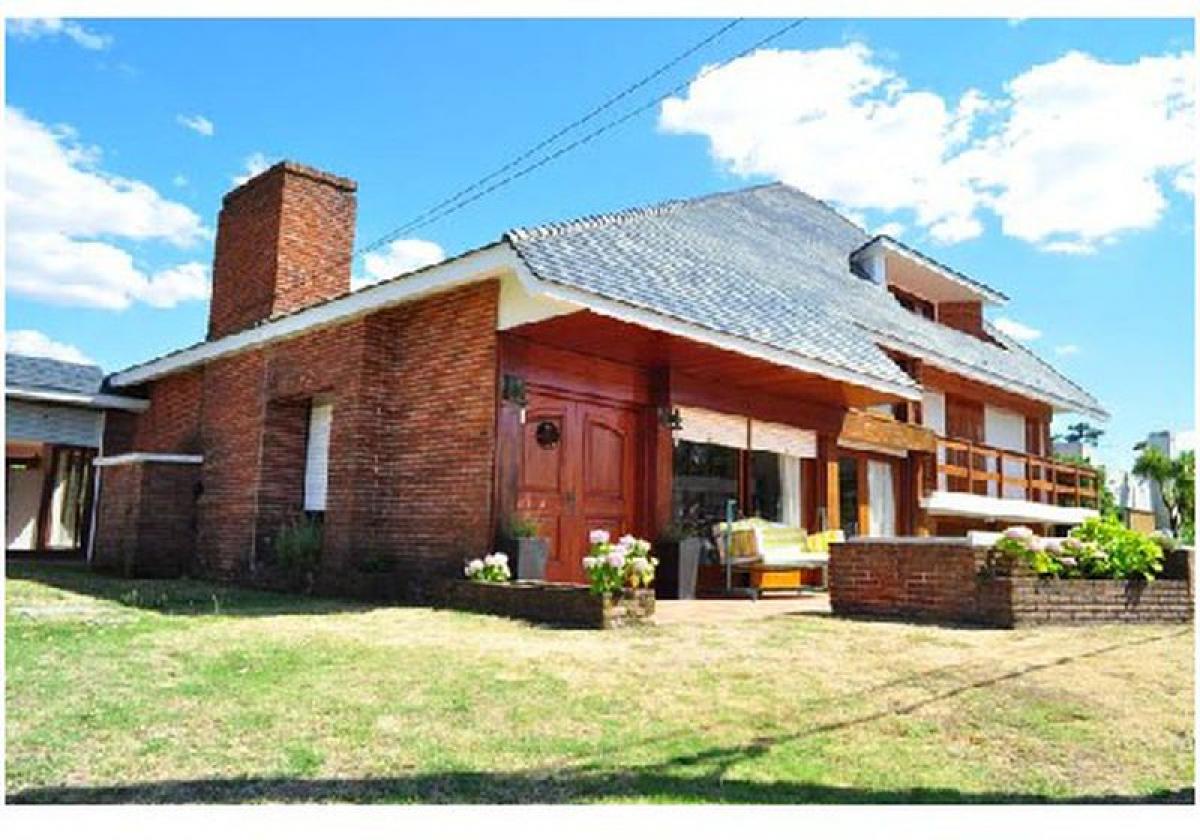 4 bedrooms House in Maldonado, Uruguay No. 11748
