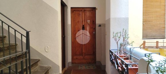 2 bedrooms Apartment in Florence, Italy No. 43979 3