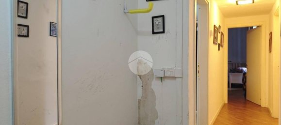 2 bedrooms Apartment in Florence, Italy No. 43979 4