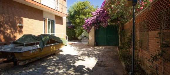 10 rooms Villa in Santa Marinella, Italy No. 258018 7
