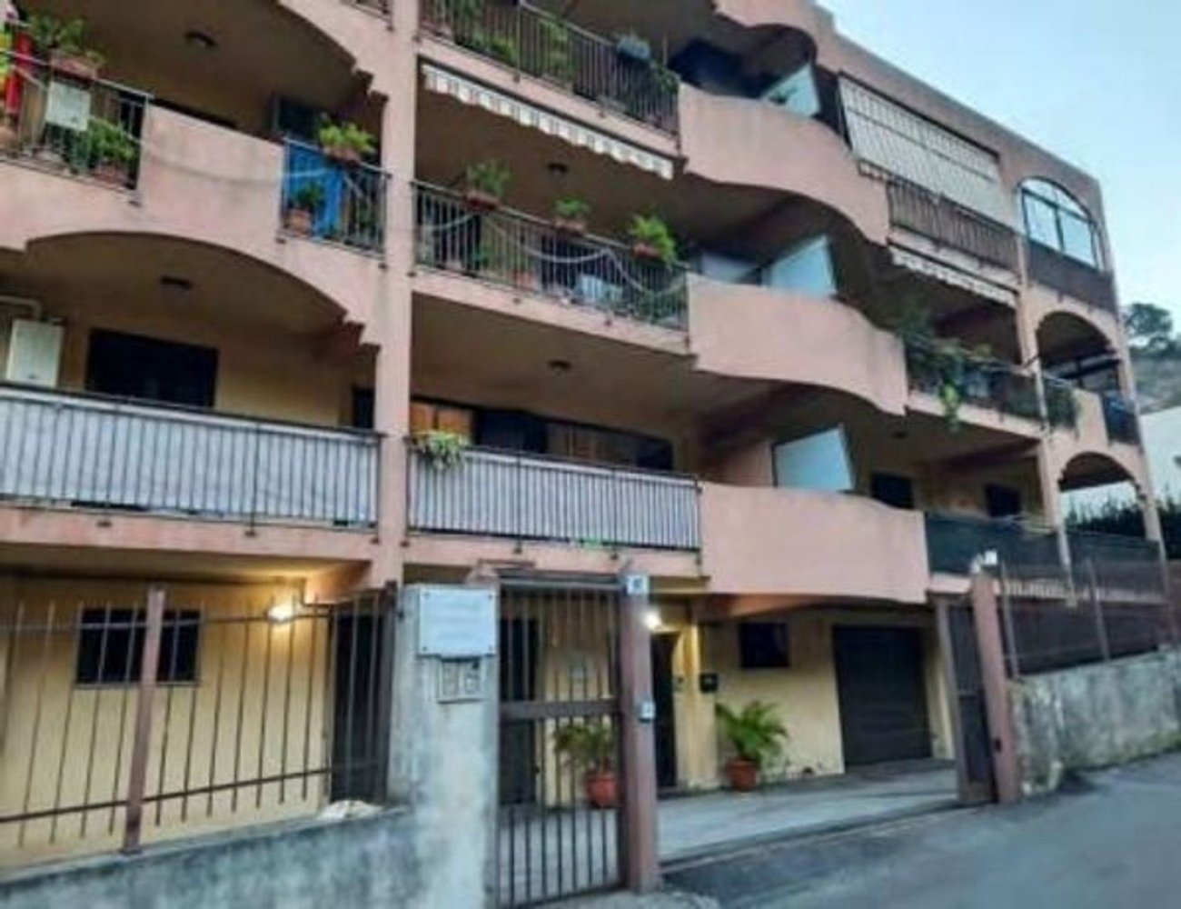 5غرفة منزل ذو طابقين في Messina, Italy رقم 40910