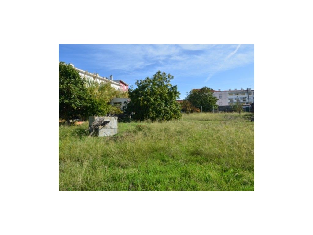 2000m² Land in Lisbon, Portugal No. 92511