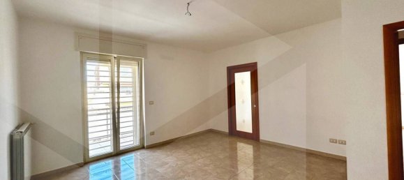 Квартира с 3 комнатами в Битритто, Италия № 34264 4