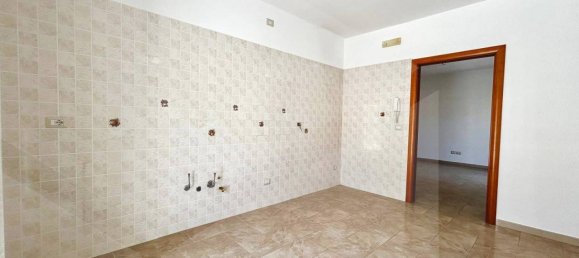 Квартира с 3 комнатами в Битритто, Италия № 34264 12