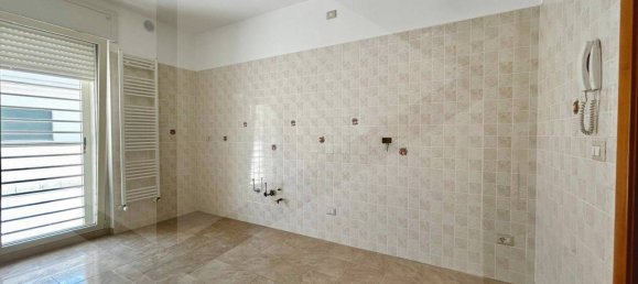 Квартира с 3 комнатами в Битритто, Италия № 34264 13