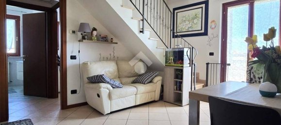 2 bedrooms Duplex in Castel d'Azzano, Italy No. 370365 4