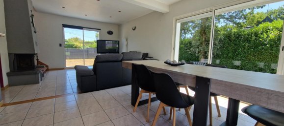 Casa de 4 dormitorios en Locoal-Mendon, France No. 316216 2