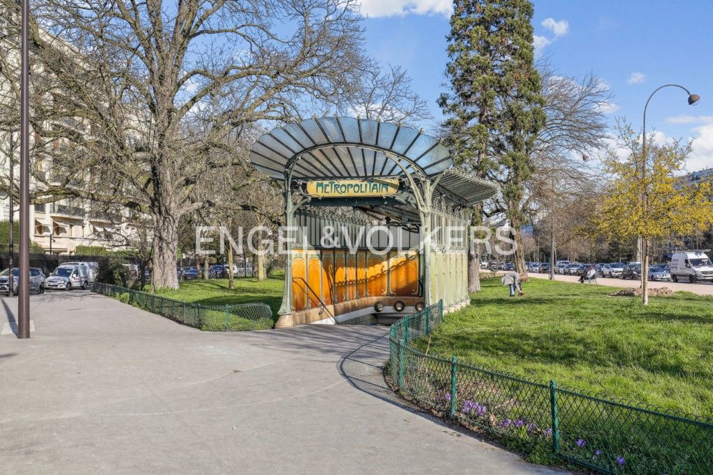 1 bedroom Apartment in Paris, France No. 123608