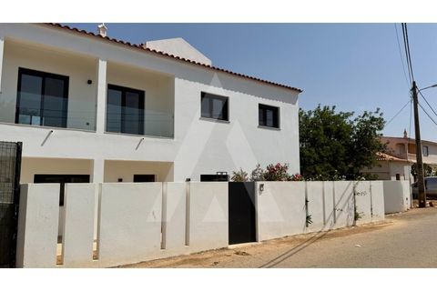 4 غرف نوم فيلا في Quarteira, Portugal رقم 190179