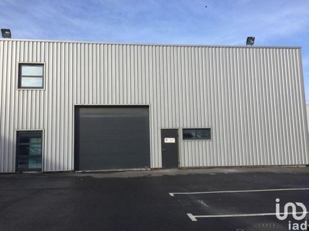 297m² Shop in Grigny, France No. 20963