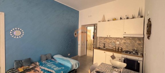 3 Schlafzimmer Wohnung in Naples, Italy, Nr. 348864 2
