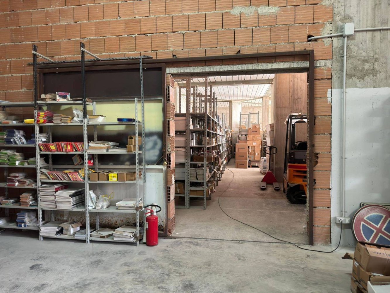 Склад 560м² в Мессина, Италия № 116318