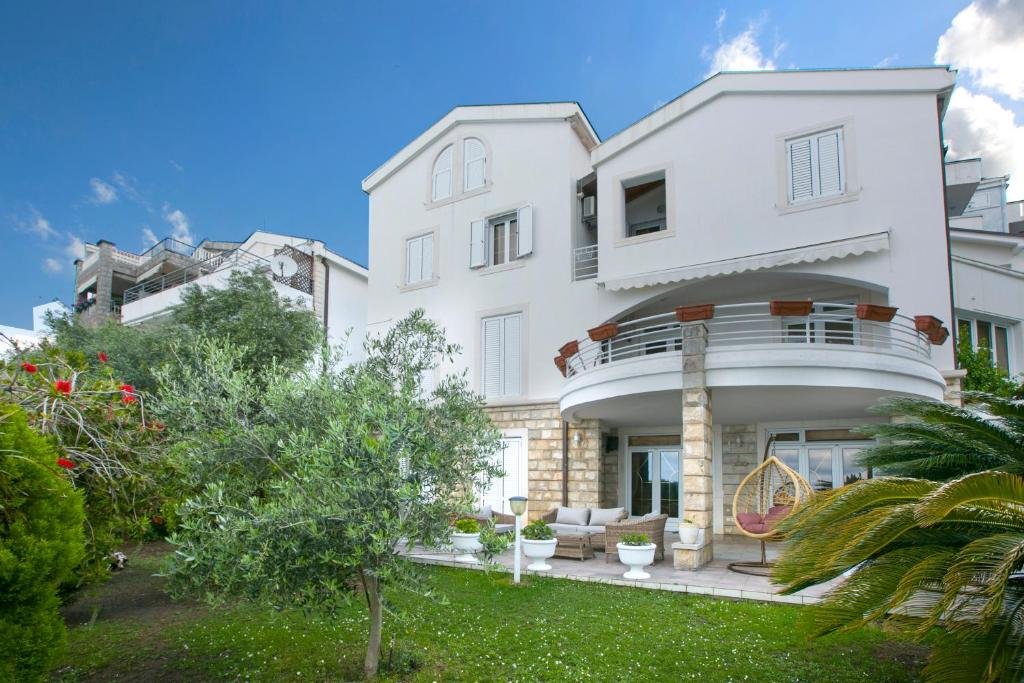 13 bedrooms House in Budva, Montenegro No. 1926